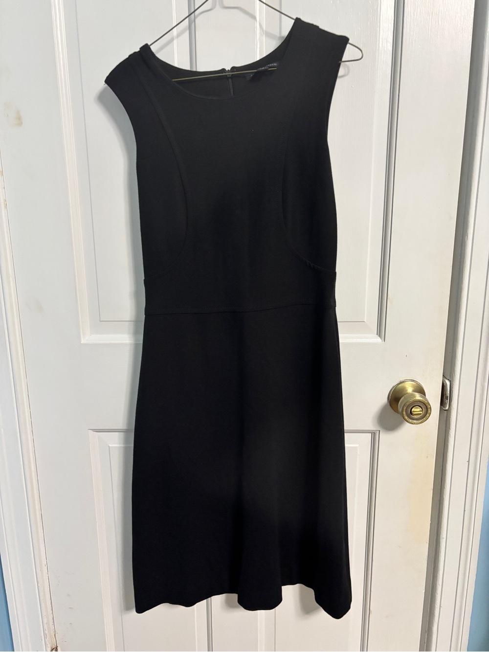 Banana republic black ponte for and flare dress sz 6, excellent condition